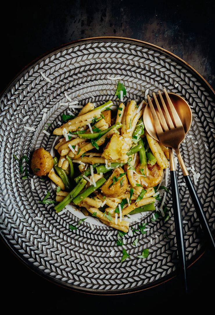 Ligurische Pasta mit Bohnen, Kartoffeln und Pesto