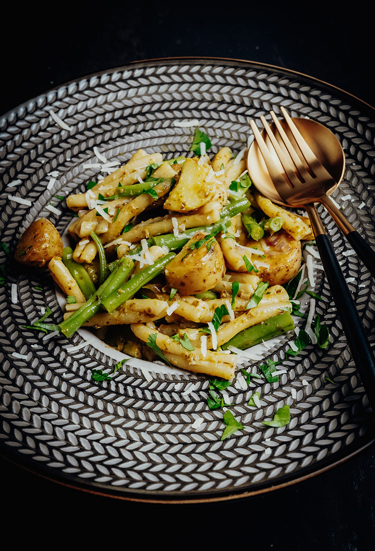 Ligurische Pasta mit Bohnen, Kartoffeln und Pesto