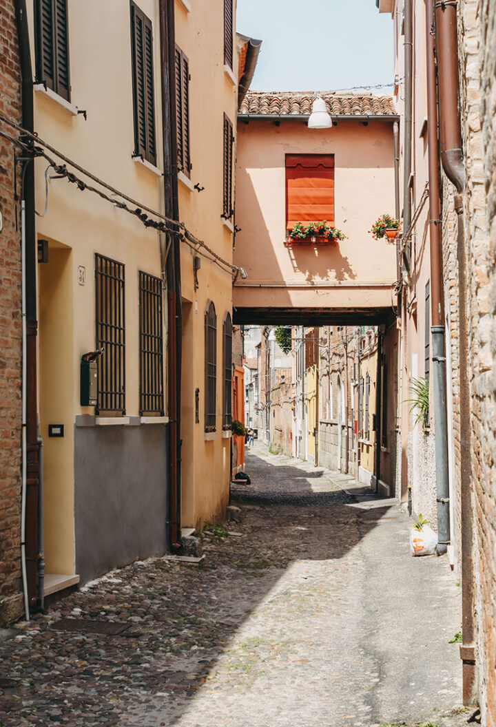 Gasse in der Altstadt von Ferrara