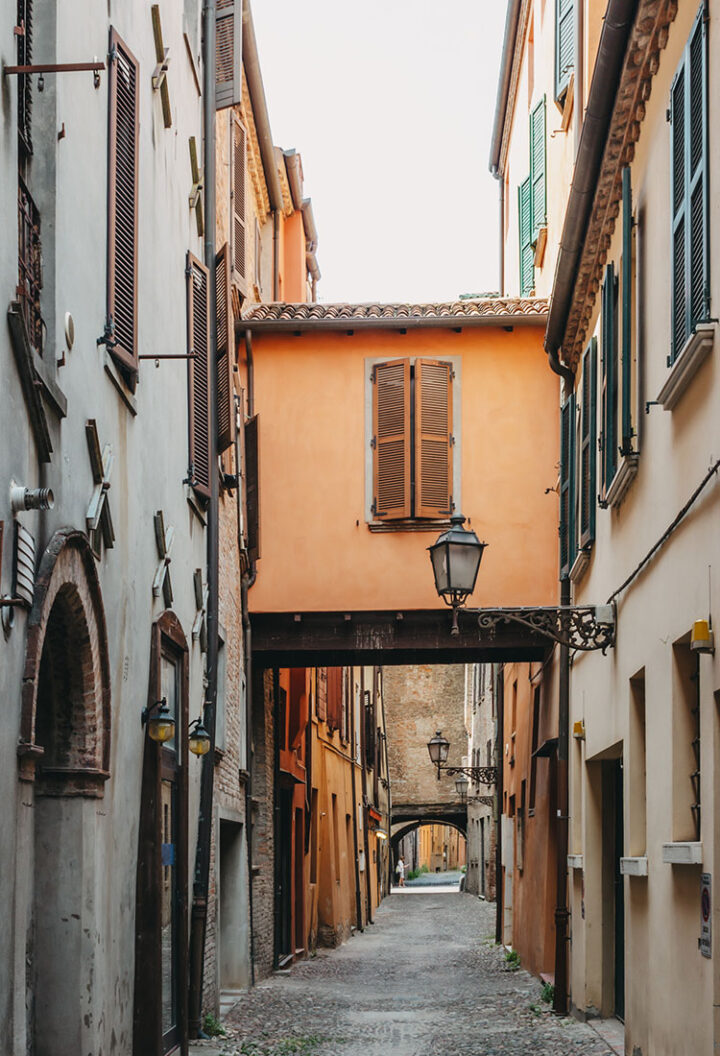 Gasse in der Altstadt von Ferrara