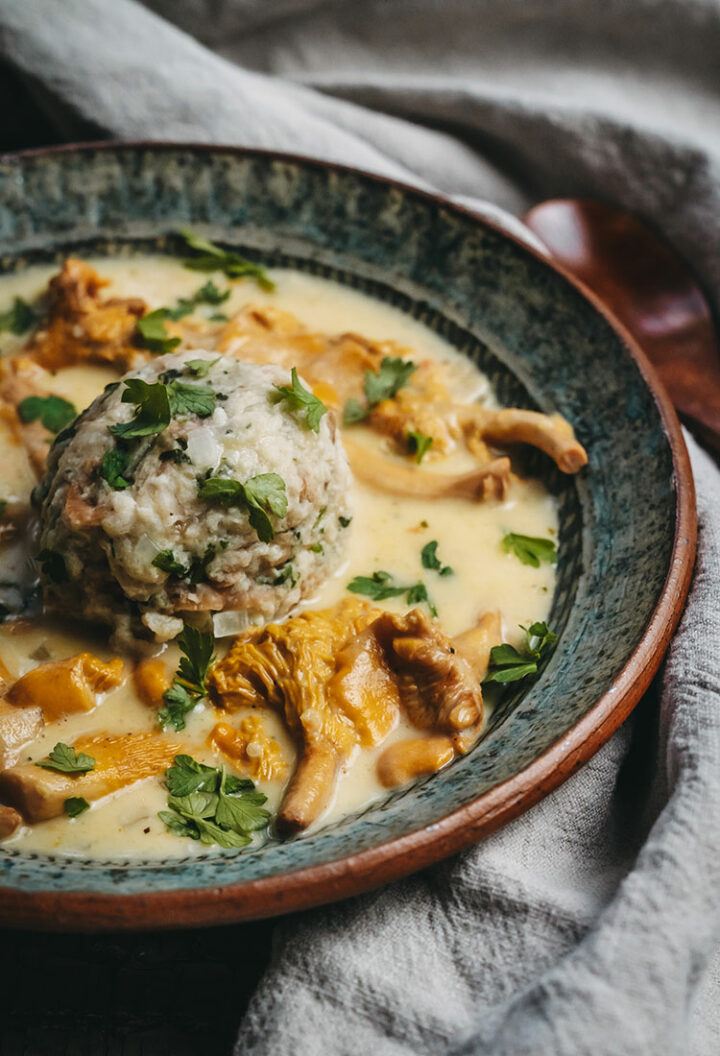 Semmelknödel mit Pfifferling-Rahmsauce