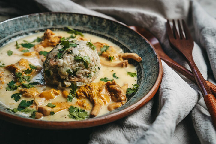 Semmelknödel mit Pfifferling-Rahmsauce