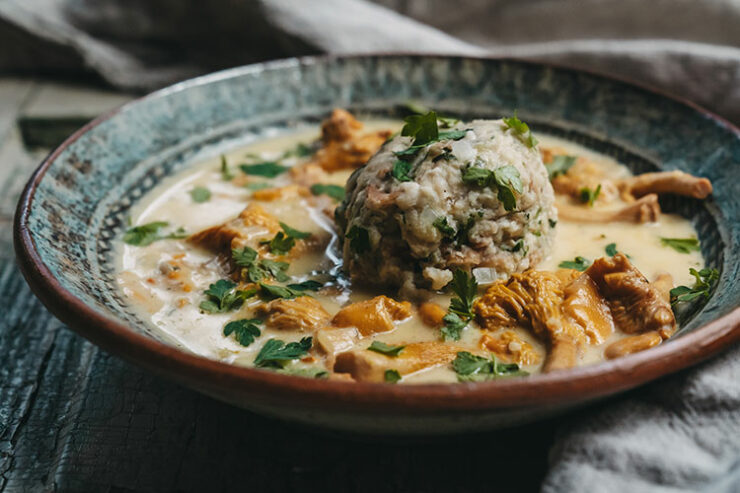 Semmelknödel mit Pfifferling-Rahmsauce