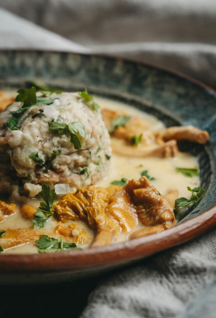 Semmelknödel mit Pfifferling-Rahmsauce