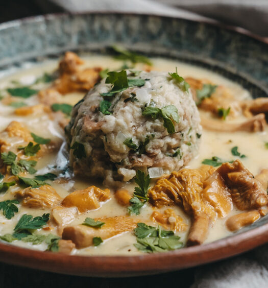 Semmelknödel mit Pfifferling-Rahmsauce