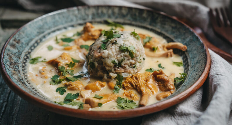 Semmelknödel mit Pfifferling-Rahmsauce