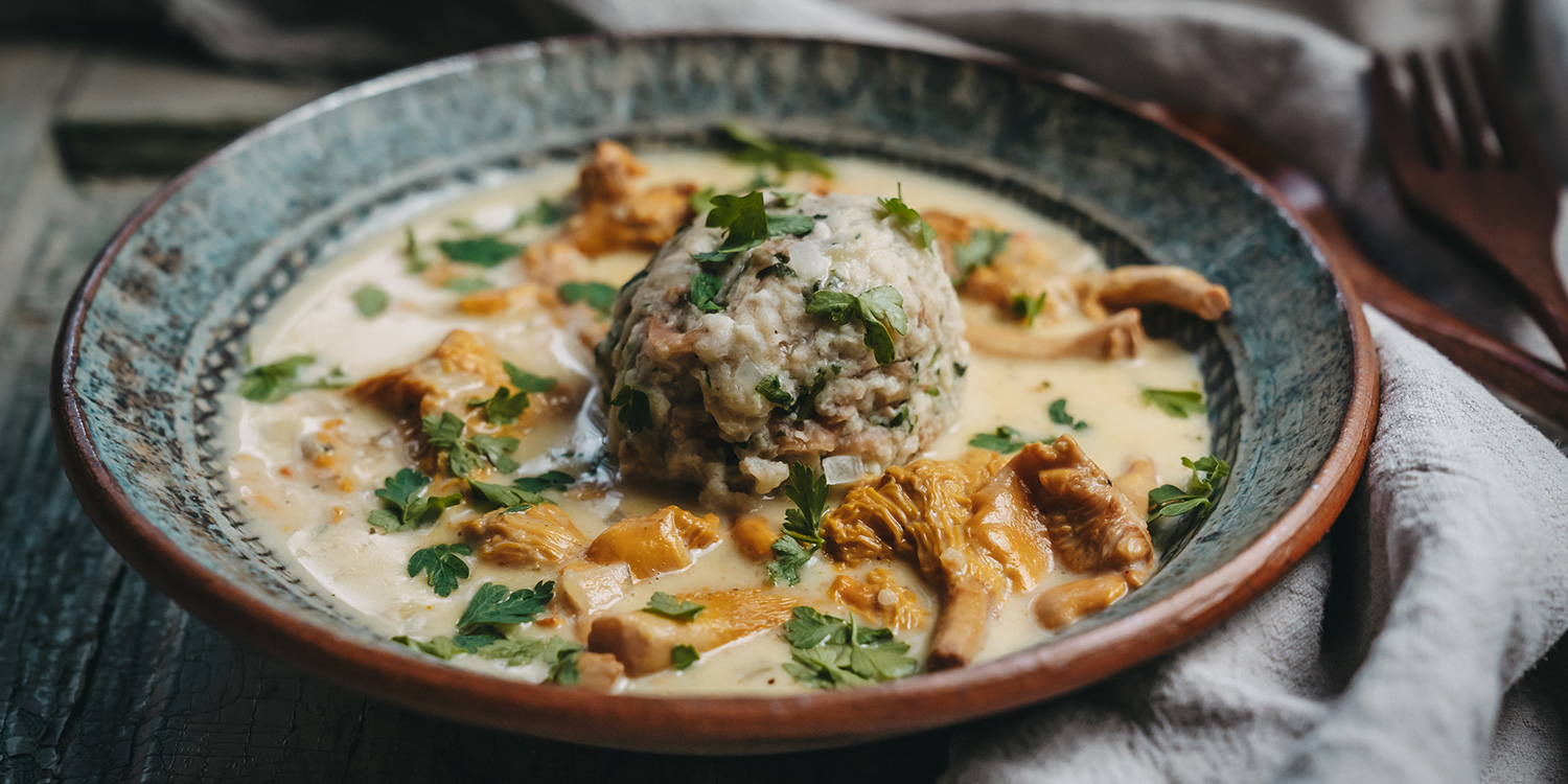 Semmelknödel mit Pfifferling-Rahmsauce