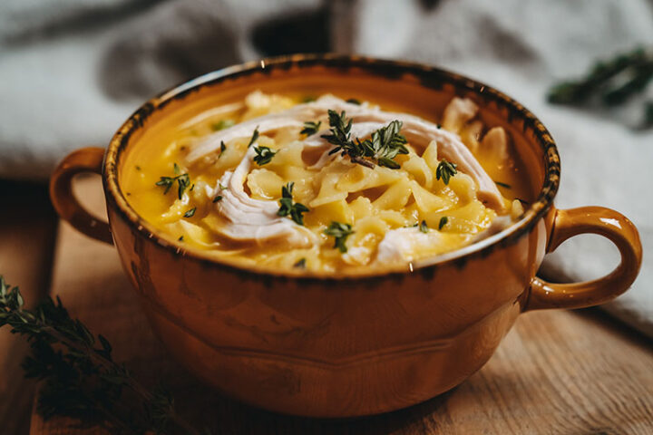 Pastina - Suppe: Wohltuende italienische Hühnersuppe mit Mini-Nudeln hilft bei Erkältung