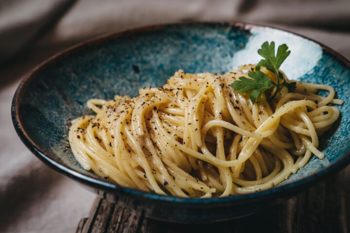 Traditionelles Rezept für Tonnarelli Cacio e Pepe