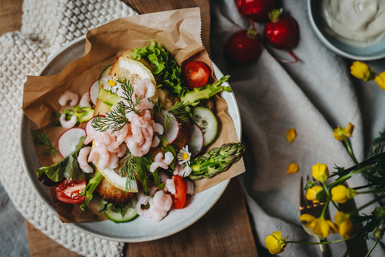 Stjerneskud – dänisches Schollen-Krabben-Brot