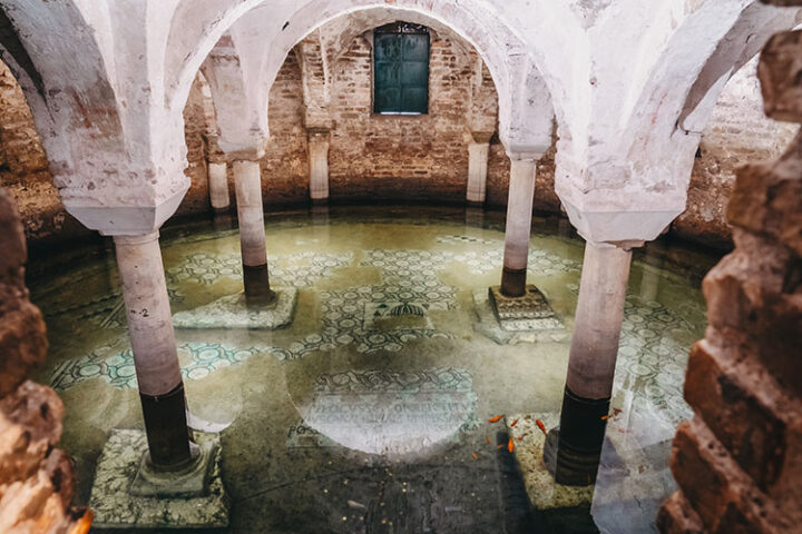 Krypta der Basilika San Francesco, Ravenna, Italien