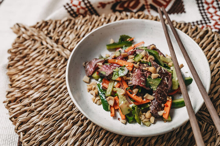 Vietnamesischer Rindfleischsalat mit Limetten-Dressing – Goi Bo