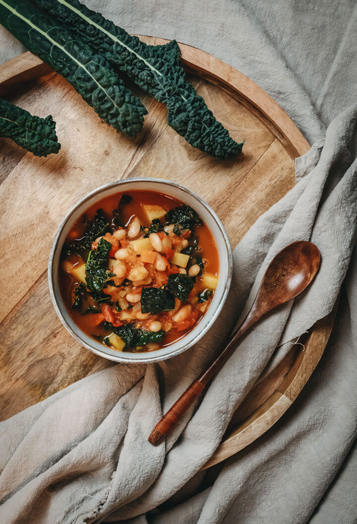 Ribollita - Toskanische Gemüsesuppe mit Schwarzkohl