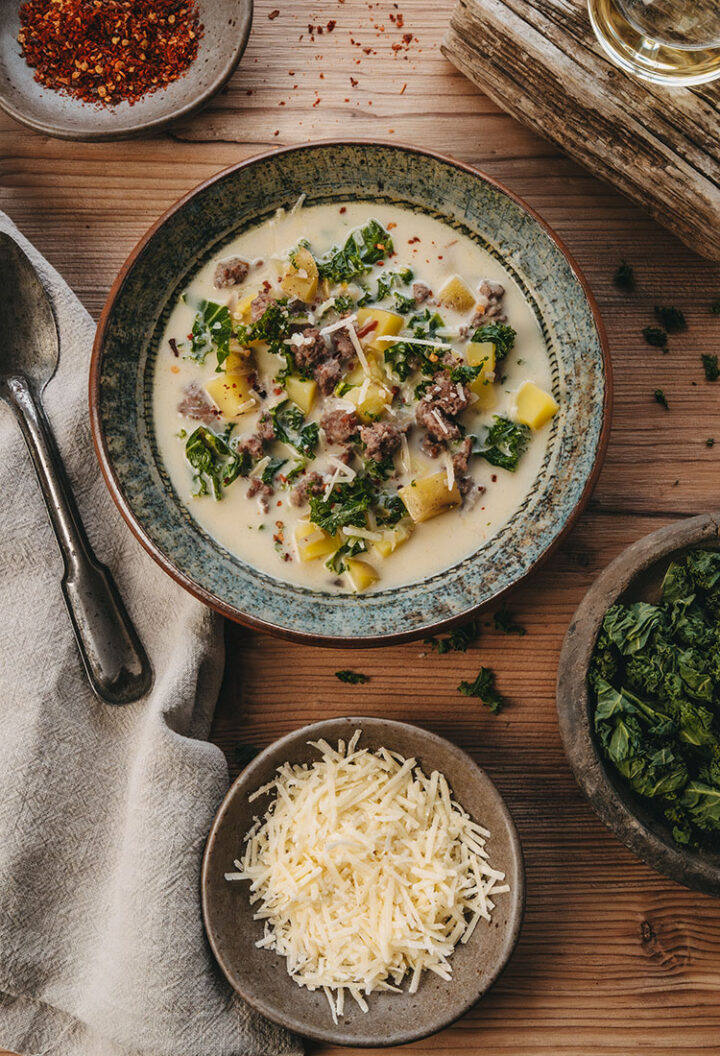 Zuppa Toscana – cremige Kartoffelsuppe mit Salsiccia und Grünkohl