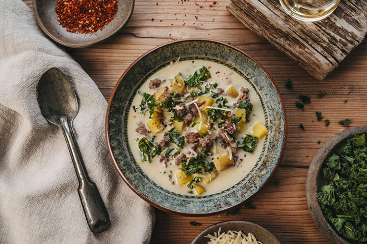 Zuppa Toscana – cremige Kartoffelsuppe mit Salsiccia und Grünkohl
