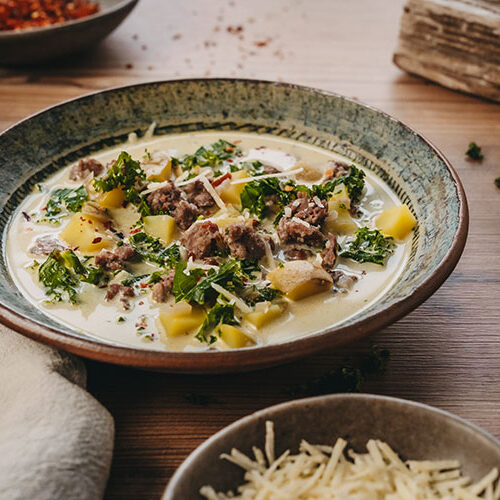 Zuppa Toscana – cremige Kartoffelsuppe mit Salsiccia und Grünkohl