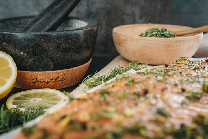Graved Lachs selber machen – Gebeizter Lachs Rezept aus Schweden