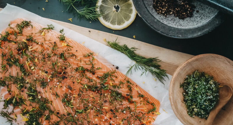 Gebeizter Lachs – Gravad lax Rezept aus Schweden