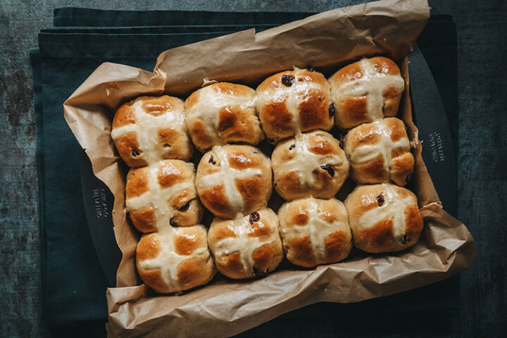 Hot Cross Buns – englische Osterbrötchen