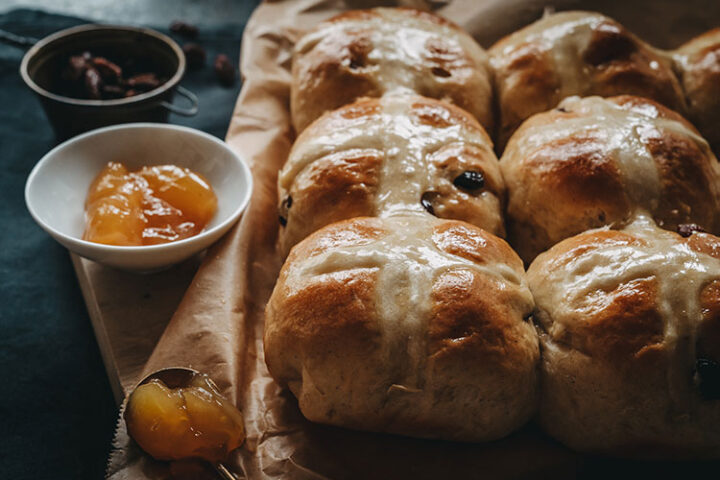 Hot Cross Buns – englische Osterbrötchen