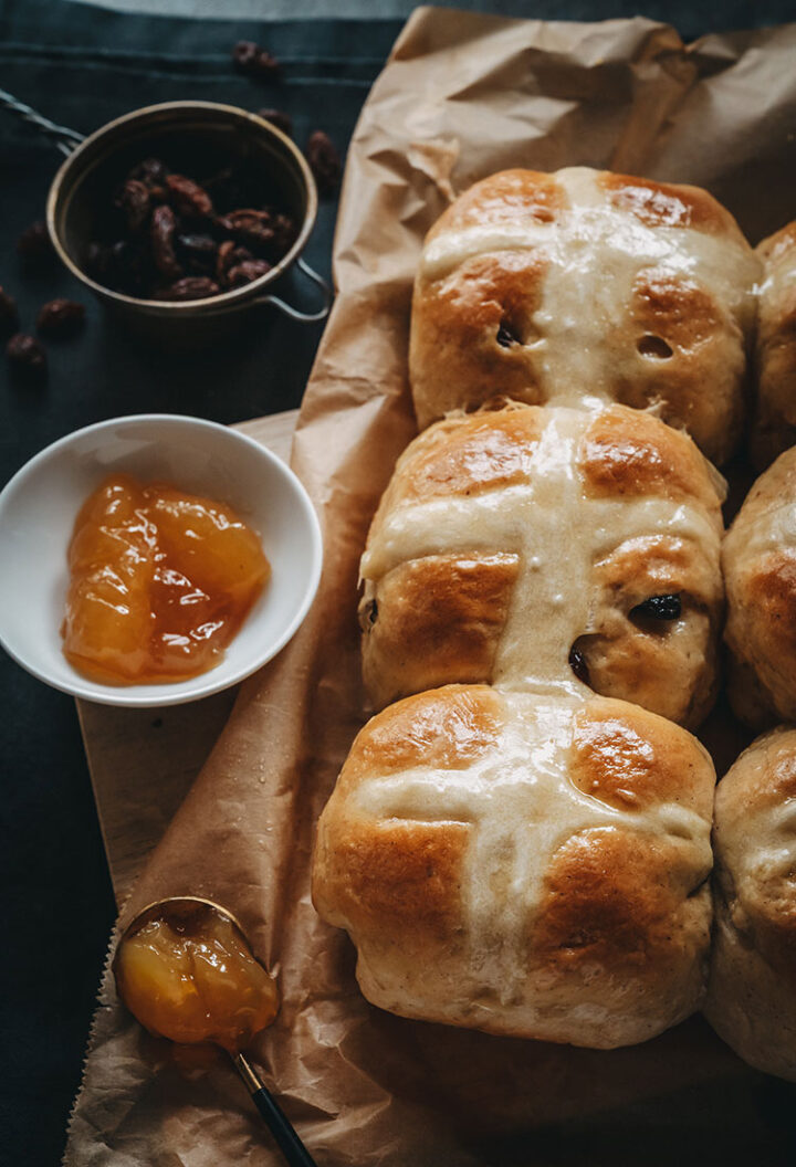 Hot Cross Buns – englische Osterbrötchen
