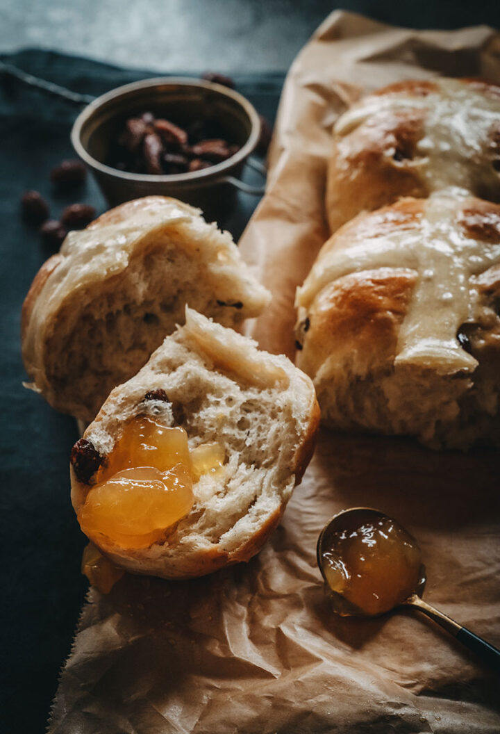 Hot Cross Buns – englische Osterbrötchen