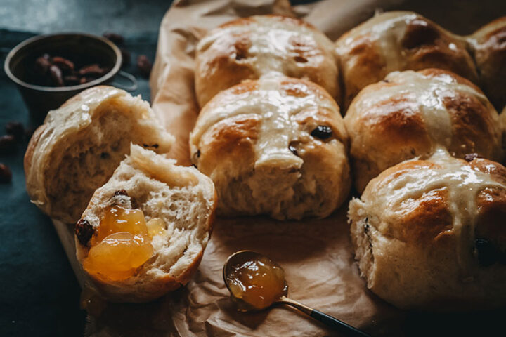 Hot Cross Buns – englische Osterbrötchen