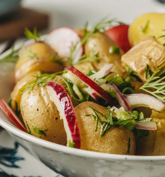 Schwedischer Kartoffelsalat mit gebackenen Kartoffeln