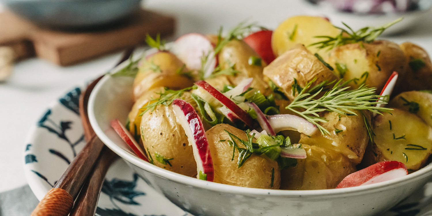 Schwedischer Kartoffelsalat mit gebackenen Kartoffeln
