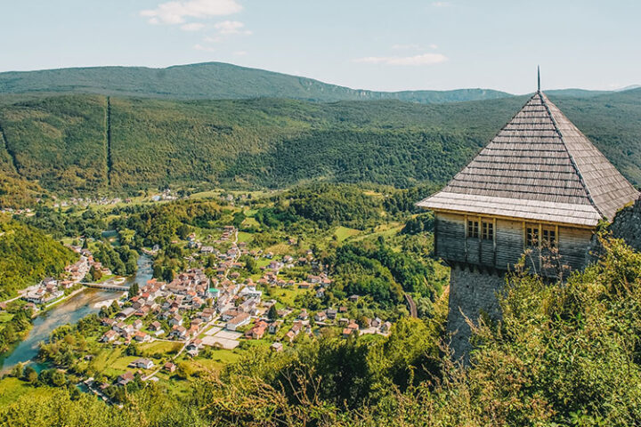 Die imposante mittelalterliche Festung Ostrovica, Bosnien und Herzegowina